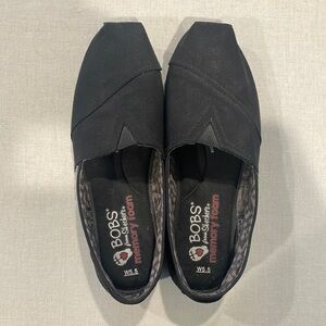 Like New Bob’s from Skechers slip-on arch pillow memory foam canvas black sz 5.5